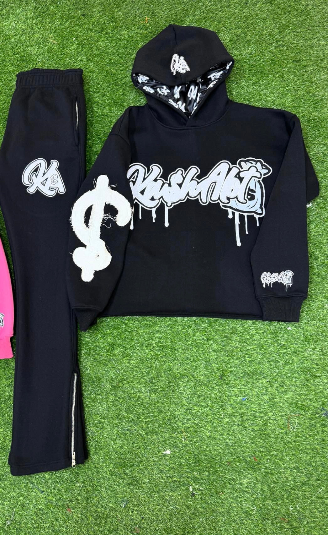 Black “Whole Lotta Motion” sets